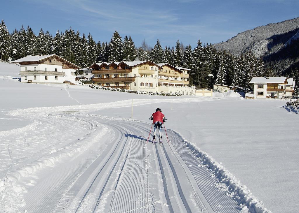 Hotel Kirchdach Gschnitz Exteriör bild